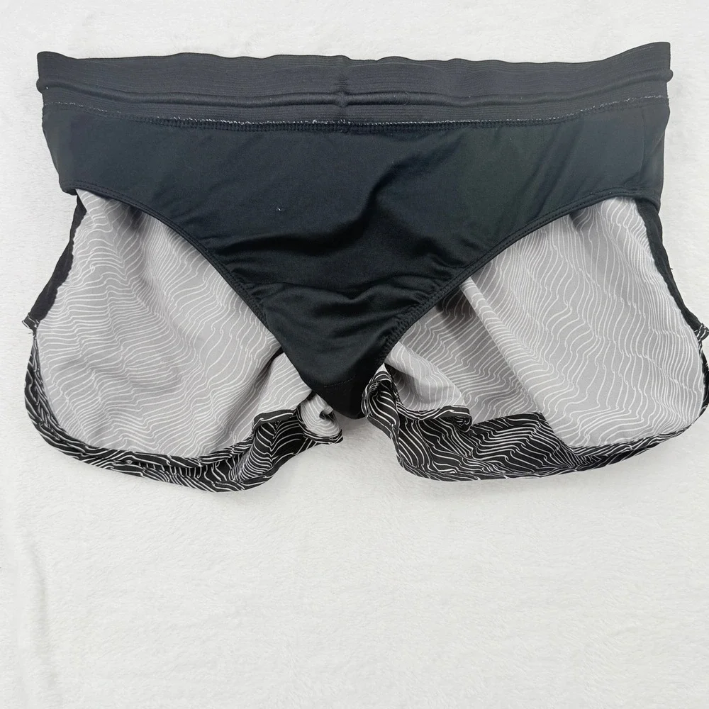 Nike Dri-FIT Running Shorts Womens Small Black Gray Excellent Wavy Print 2